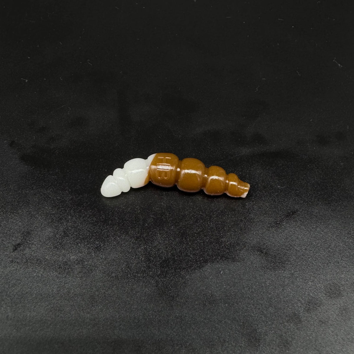 Larva Apod 37mm (color:GreenPumkin+Chartreuse UV)