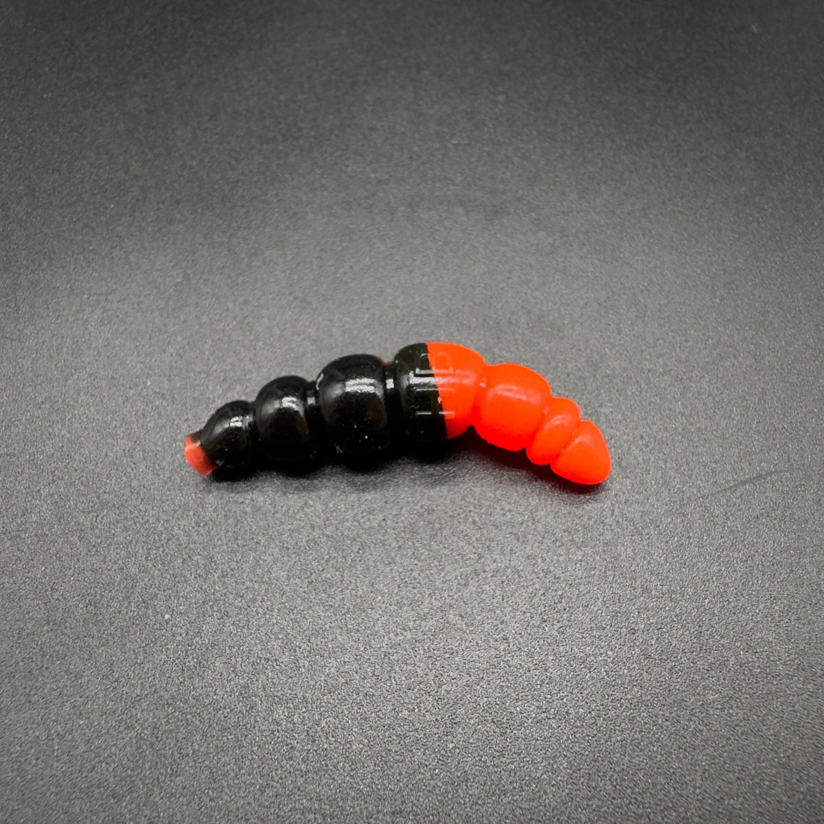 Larva Apod 37mm (color:Black+Red UV (limited))